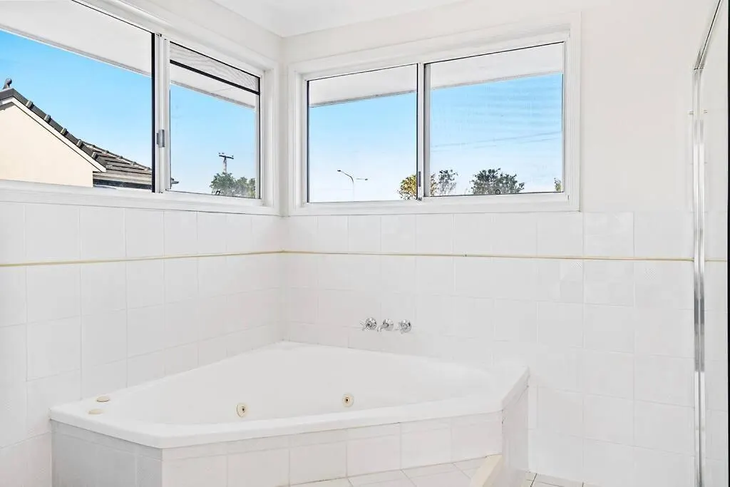 Stunning Waterfront Oasis Villa Gold Coast Australien