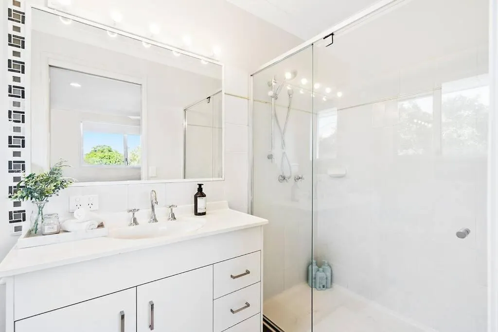 Stunning Waterfront Oasis Villa Gold Coast 0*,