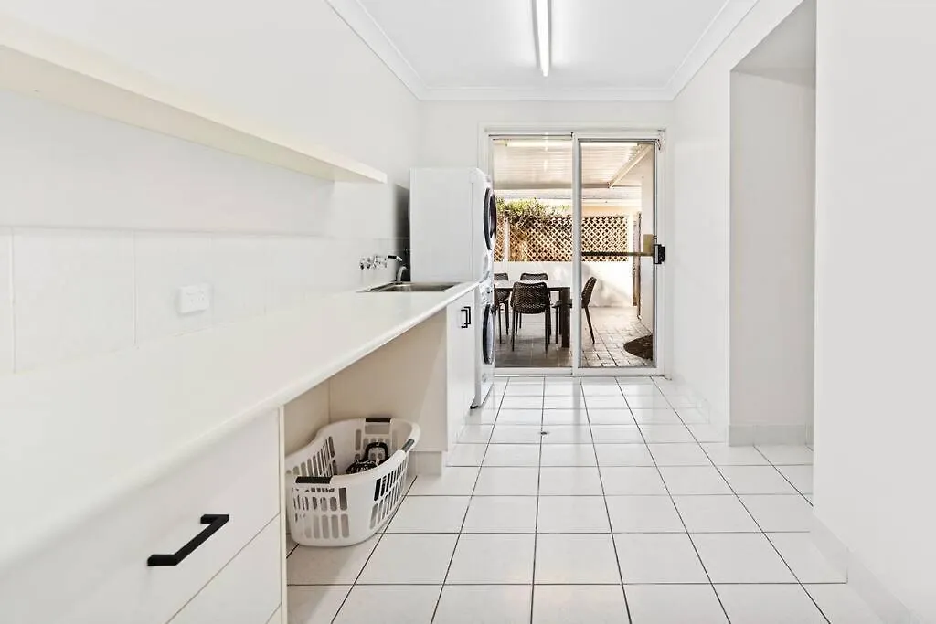 Stunning Waterfront Oasis Villa Gold Coast 0*,  Australien