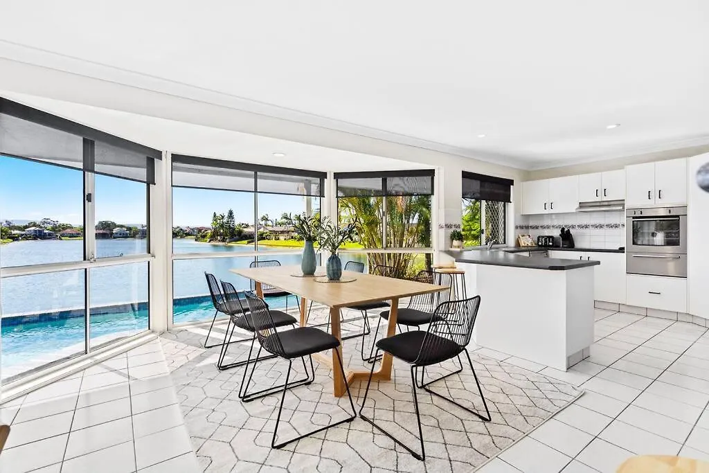 Stunning Waterfront Oasis Villa Gold Coast 0*,  Australien