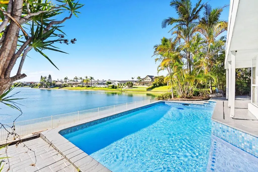 Stunning Waterfront Oasis Villa Gold Coast Australien